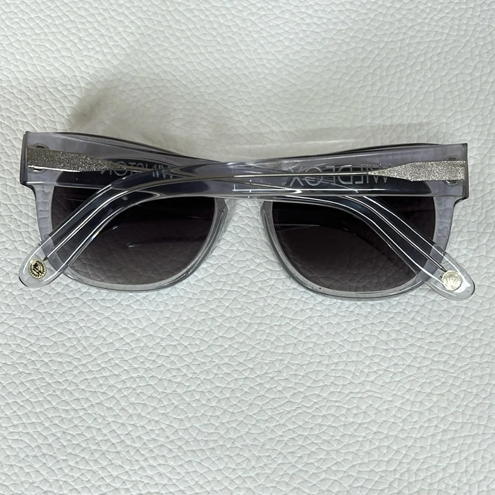WILDFOX couture gray sunglasses